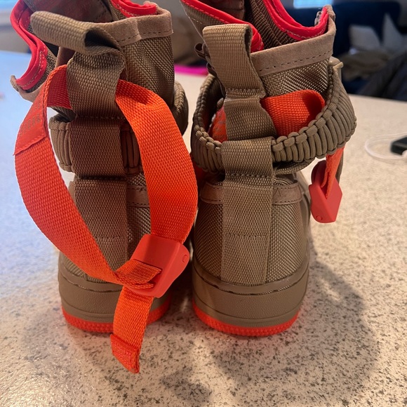 Nike SF Air Force 1 - Picture 3 of 6